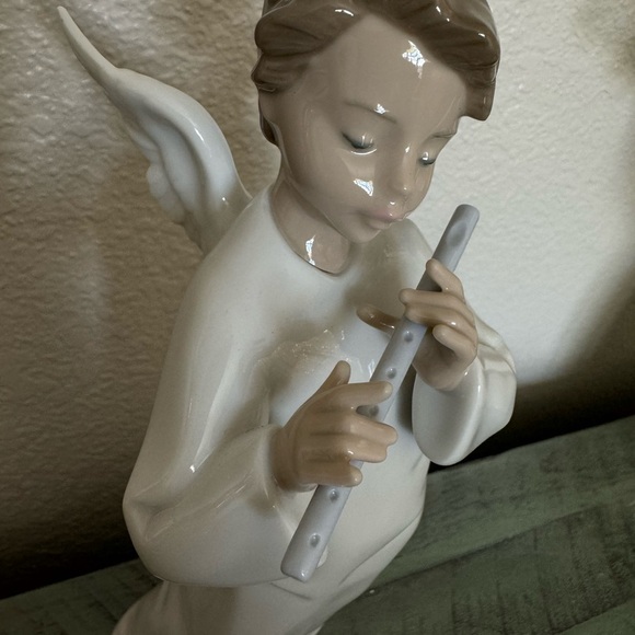 Lladro Nao Porcelain Angel with Flute - Picture 2 of 8
